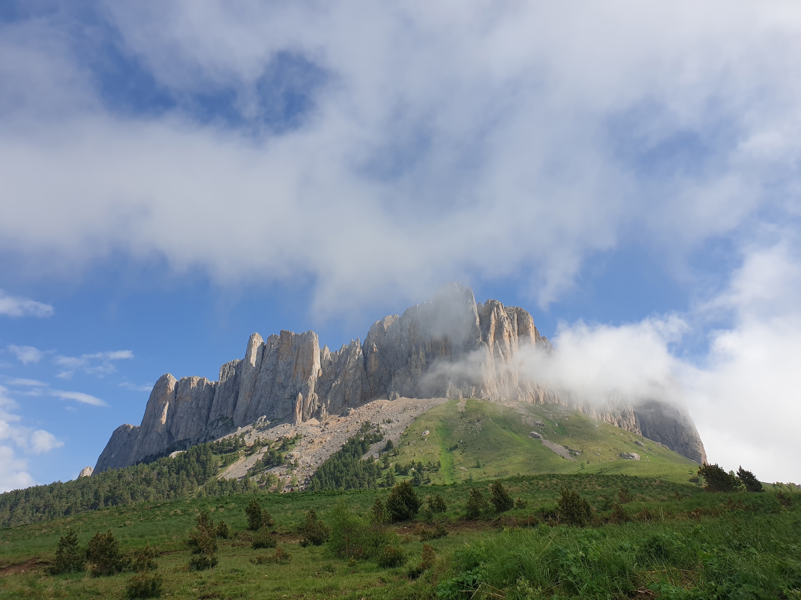Гора Большой Тхач